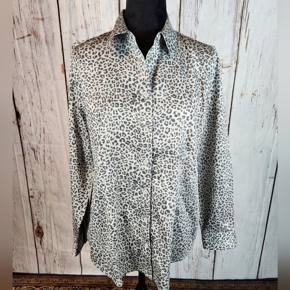 Chico's Tops - Chico's No-Iron Coolmax All Season Snow Leopard Print Button Down Shirt 0 4/6